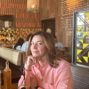 Meet your Posher, Mona